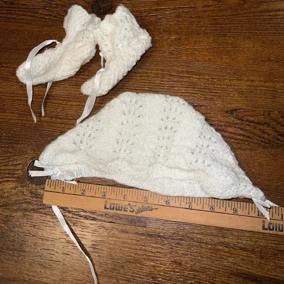 Vintage White Crochet Knit Baby Bonnet and Booties Set - Picture 8 of 9